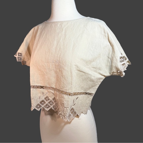 Vintage 1980’s Maurada Cream Dainty Crochet Flutter Sleeve Crop Top ✨Like New✨ - Picture 4 of 13